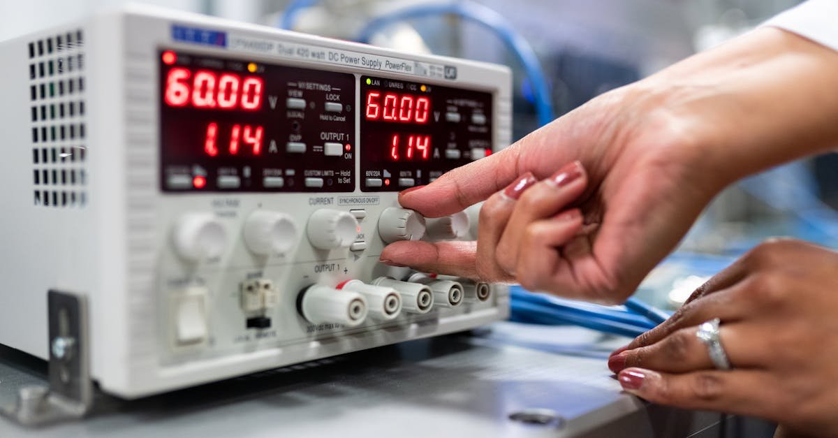 Regulatory napięcia pod lupą: porównanie stabilizatorów liniowych i impulsowych — który wybrać do swojego projektu?