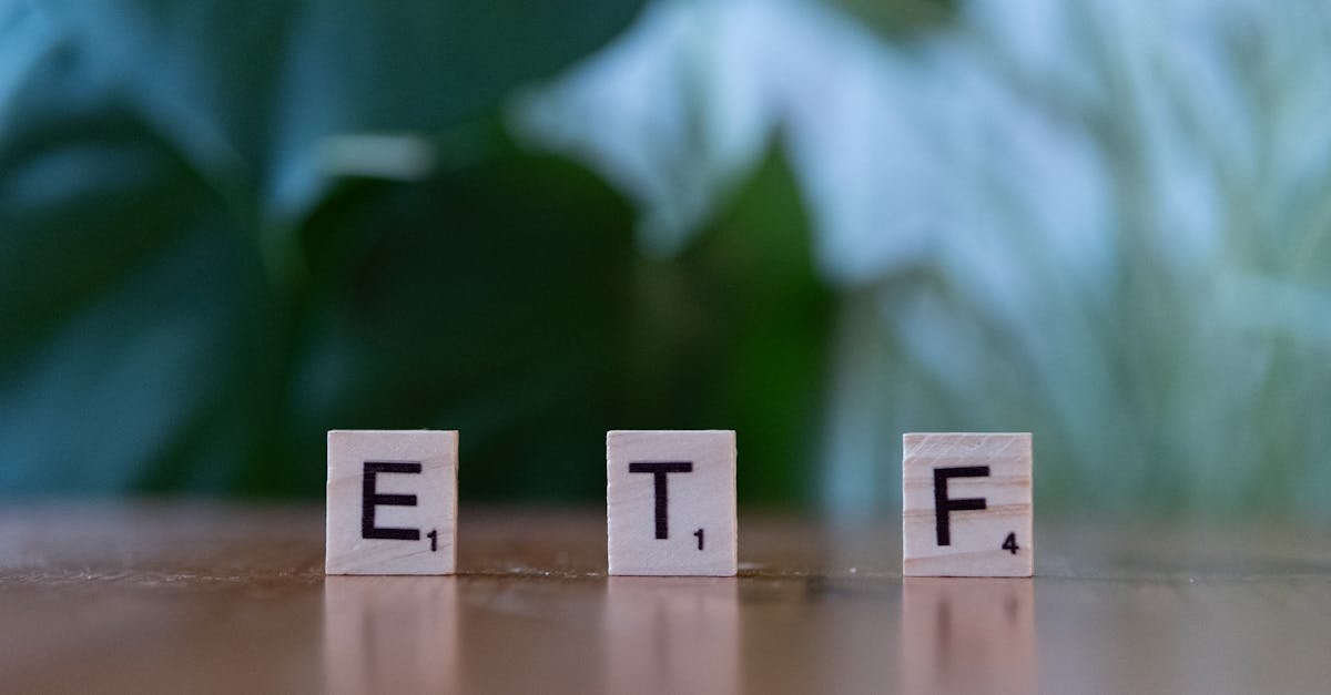 ETF-y indeksowe bez tajemnic: porównanie strategii, kosztów i ryzyka w pigułce