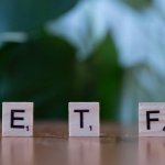 ETF-y indeksowe bez tajemnic: porównanie strategii, kosztów i ryzyka w pigułce