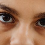 Słodkie spojrzenie dla okrągłych oczu: 9 sprytnych trików w stylu puppy eyes, które pokochasz od pierwszego pociągnięcia eyelinera