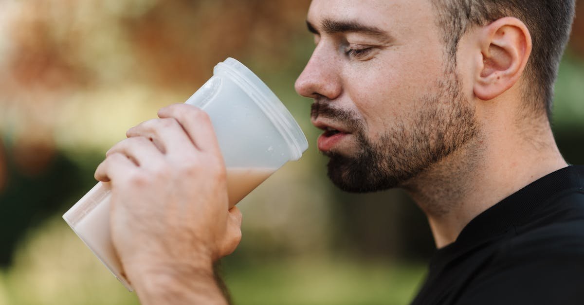 Start na wysokich obrotach: 9 szybkich trików na naturalnego kopa przed treningiem