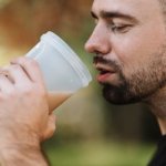 Start na wysokich obrotach: 9 szybkich trików na naturalnego kopa przed treningiem