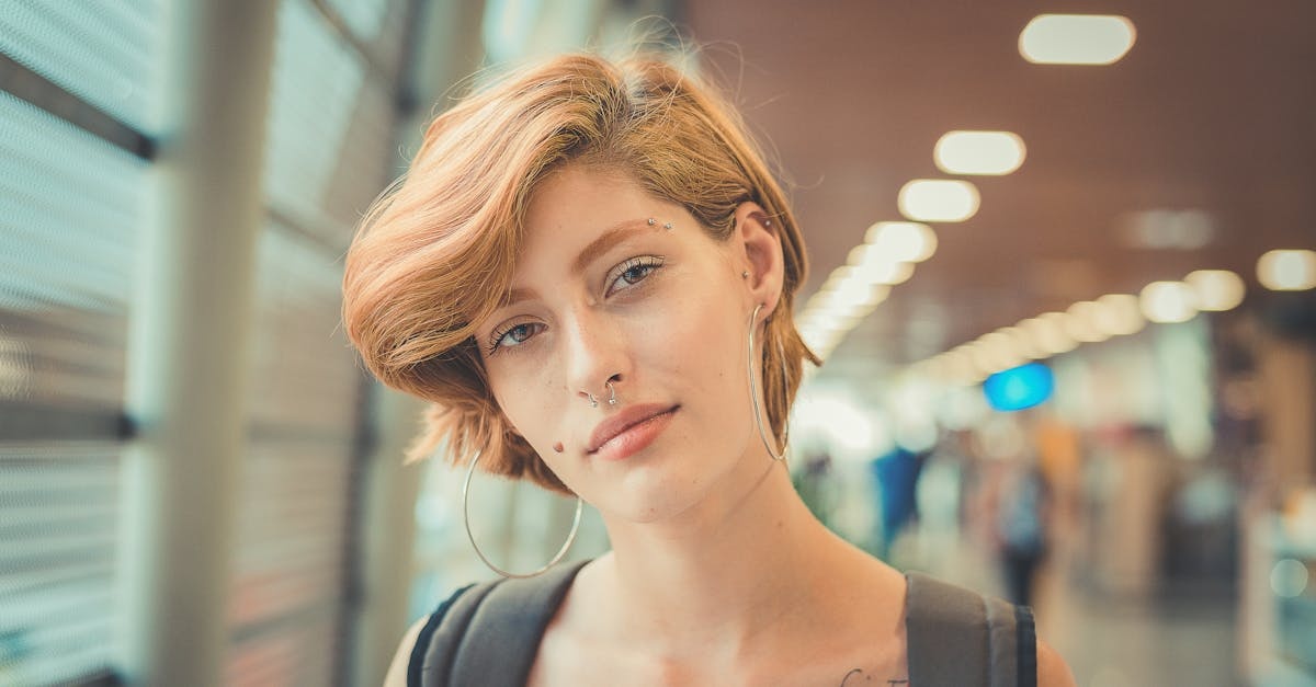 Industrial piercing na topie: trendy, inspiracje i porady, dzięki którym zabłyśniesz